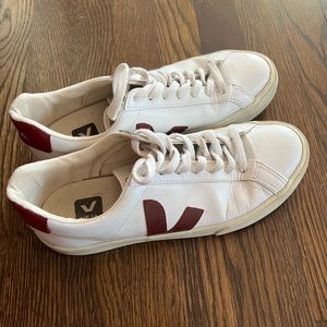 white leather Veja sneakers with maroon accents